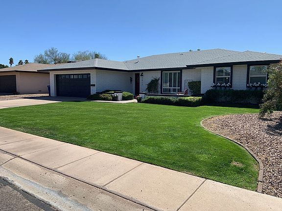 3rd image of 2417 E Loyola Dr