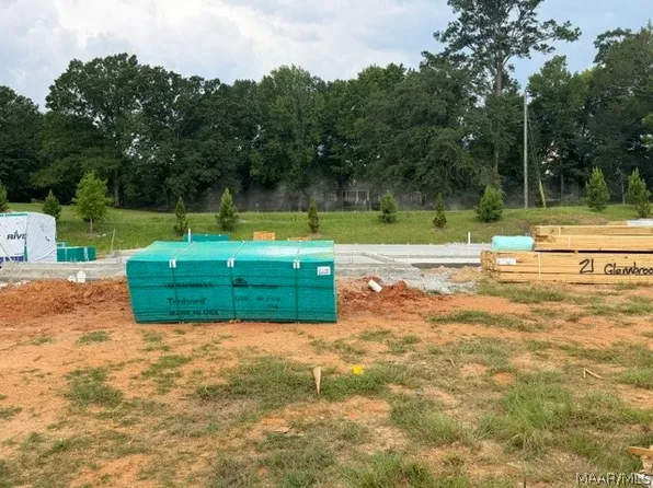 1029 Sunfield Dr, Prattville, AL 36066