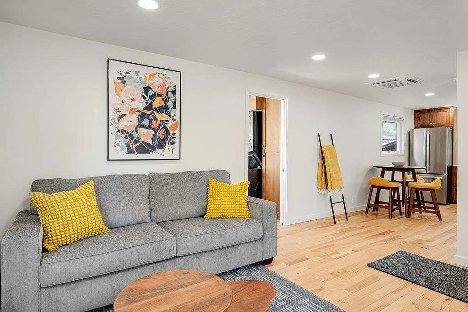 1 bed, 1.0 bath, 592 sqft, $2,358 — Photo 1