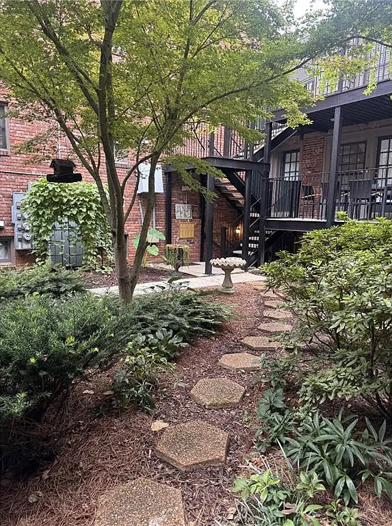 1 bed, 800 sqft, $1,300 — Photo 4