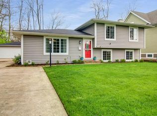 1406 Avery Ave, Wheaton, IL 60187