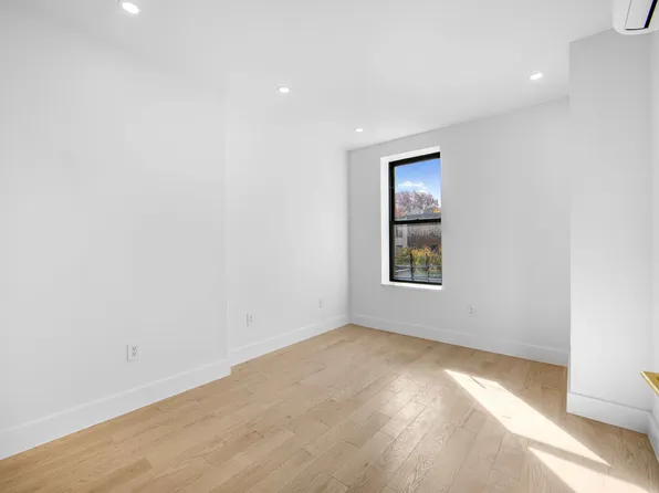 480 Bergen Street image 10 of 15