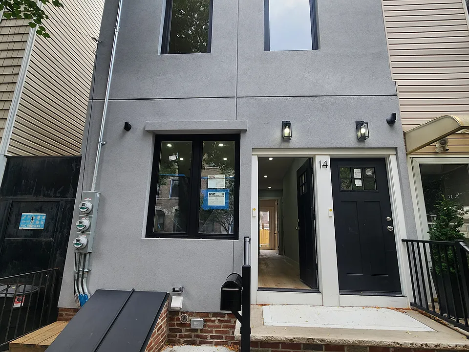14 Hausman St #2R