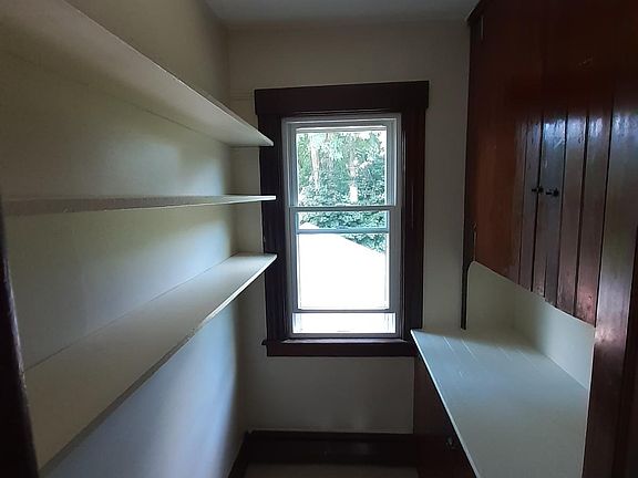 Walk in pantry off kitchen