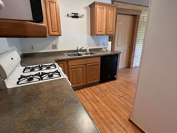 5th image of 329 Hilltop Ct #B