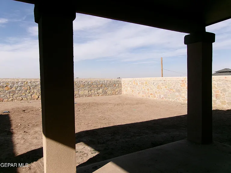 11361 Hidalgo Dr — Photo 16