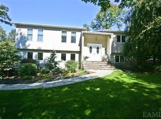 30 Oak Ridge Cir, Mahopac, NY 10541