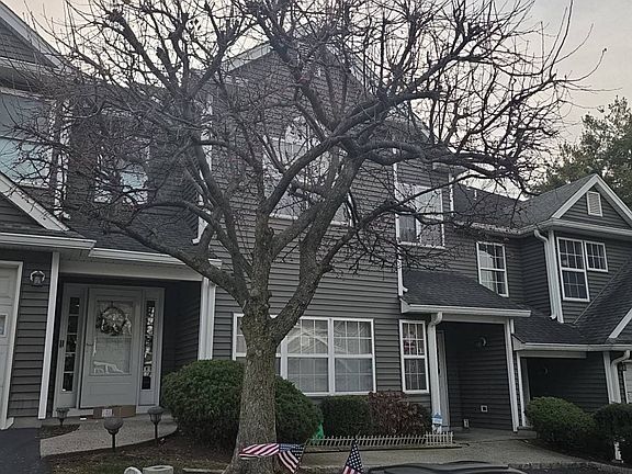 3rd image of 20 S Midland Ave Unit R4