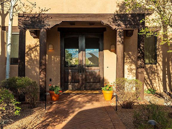 2nd image of 8 Ridgetop Cir
