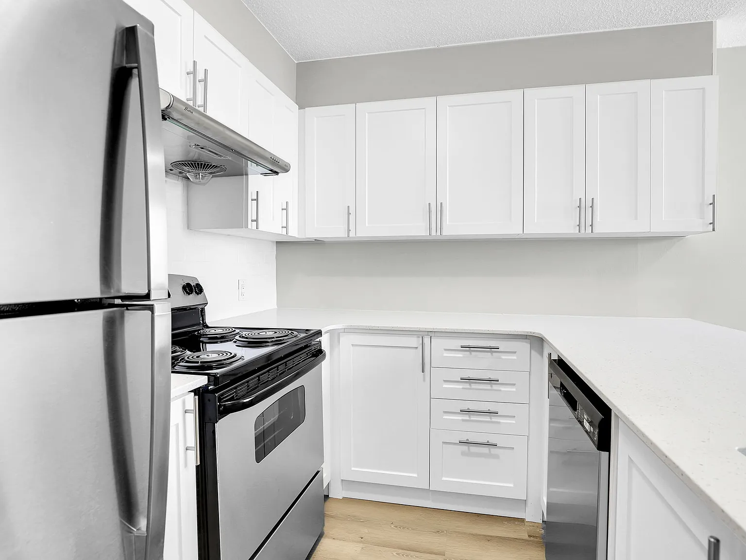 Aspen Tower Apartments — Photo 4