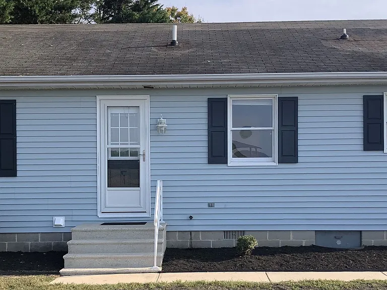 401 Hubbard Cir — Photo 2