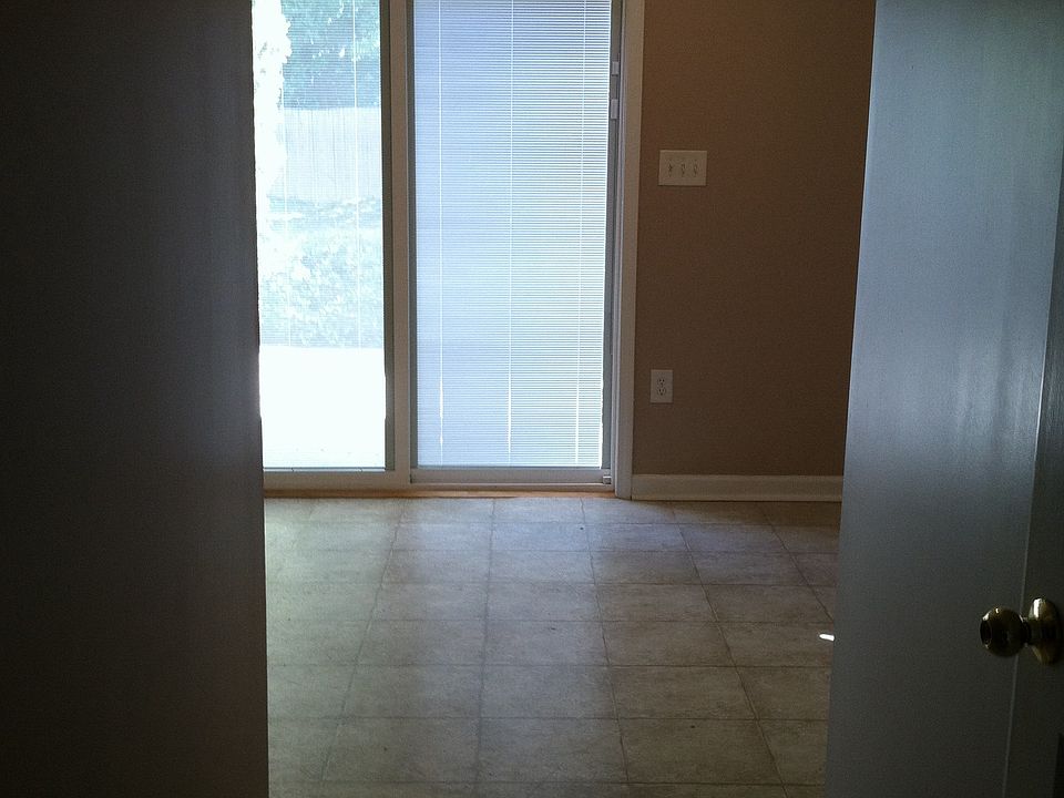 Nice dining area. Sliding doors to enter back yard