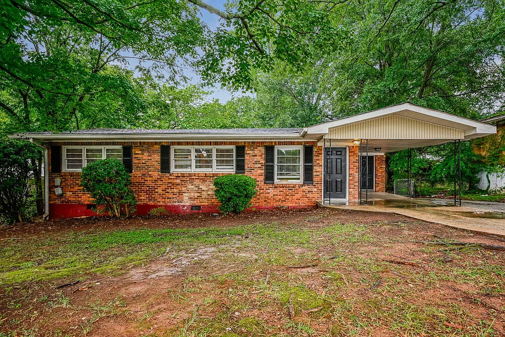 3 bed, 1.0 bath, 1110 sqft, $1,615 — Photo 1