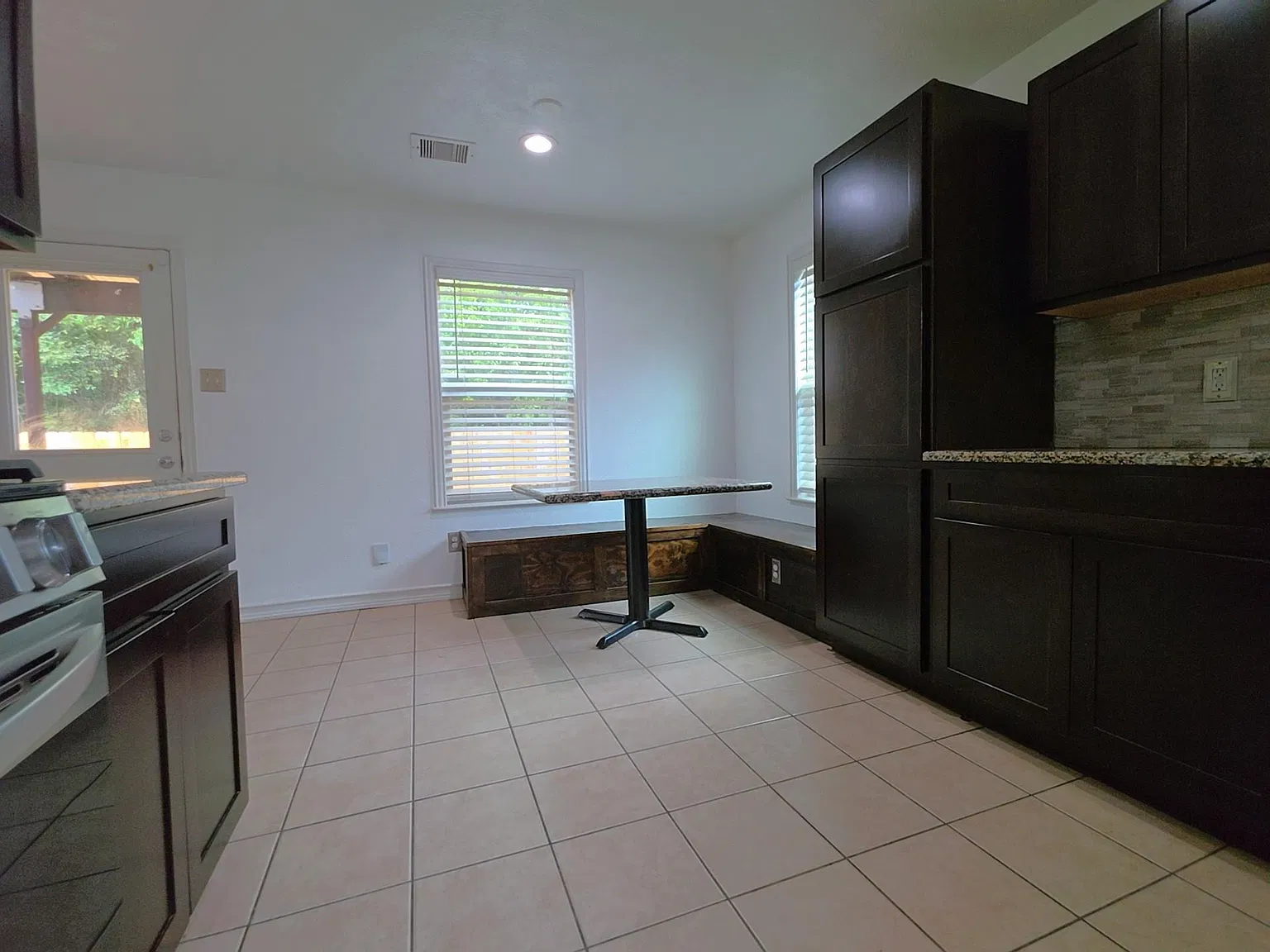 3 bed, 2.5 bath, 1710 sqft, $1,800 — Photo 3