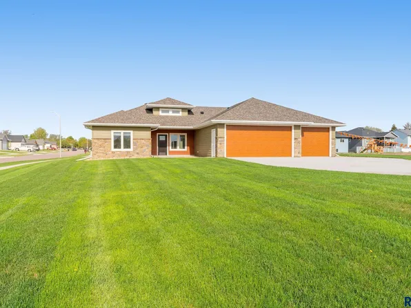 1013 Moonlight Cir, Brandon, SD 57005