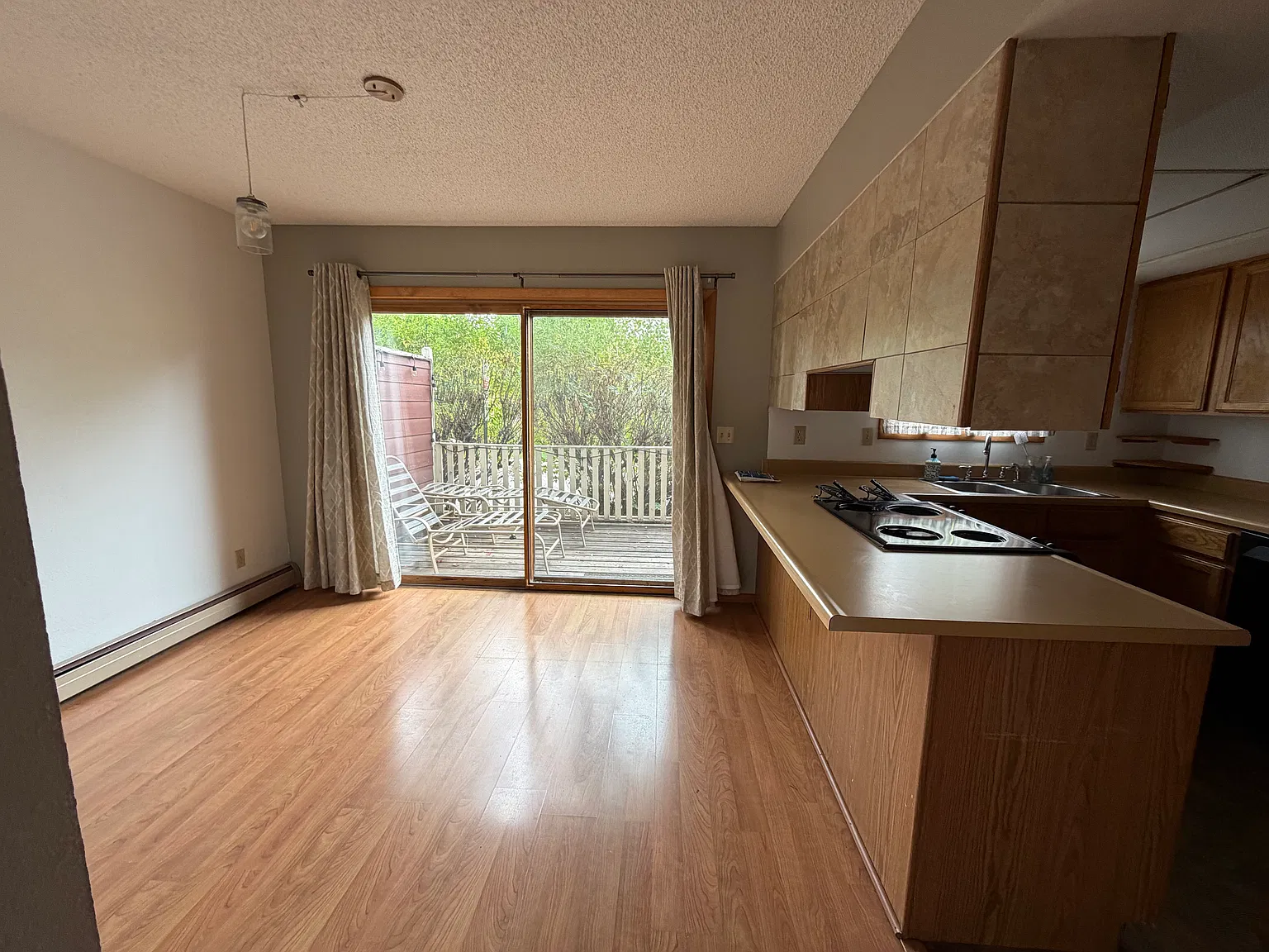 3 bed, 2.5 bath, 1600 sqft, $2,400 — Photo 4