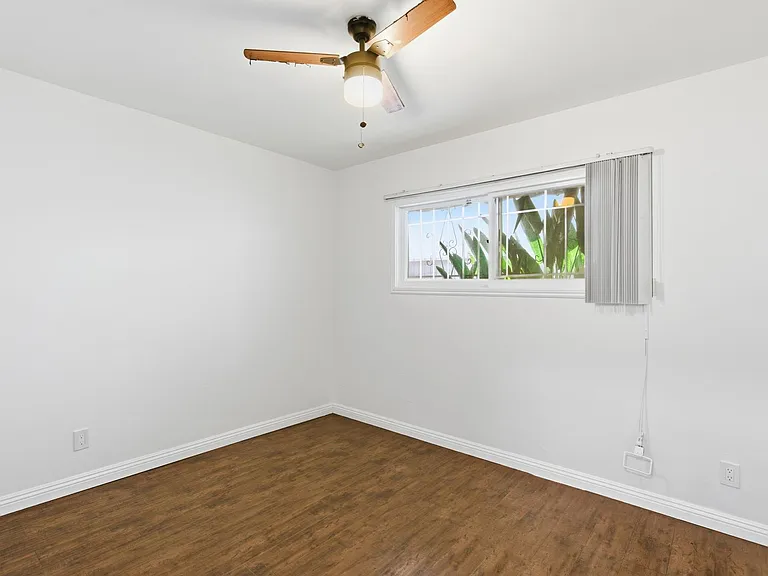 534-536 E Hyde Park Pl — Photo 11