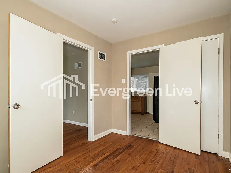 9708 Theodosia Ave — Photo 13