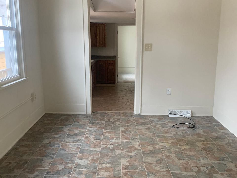 1st image of 203 Douglas St