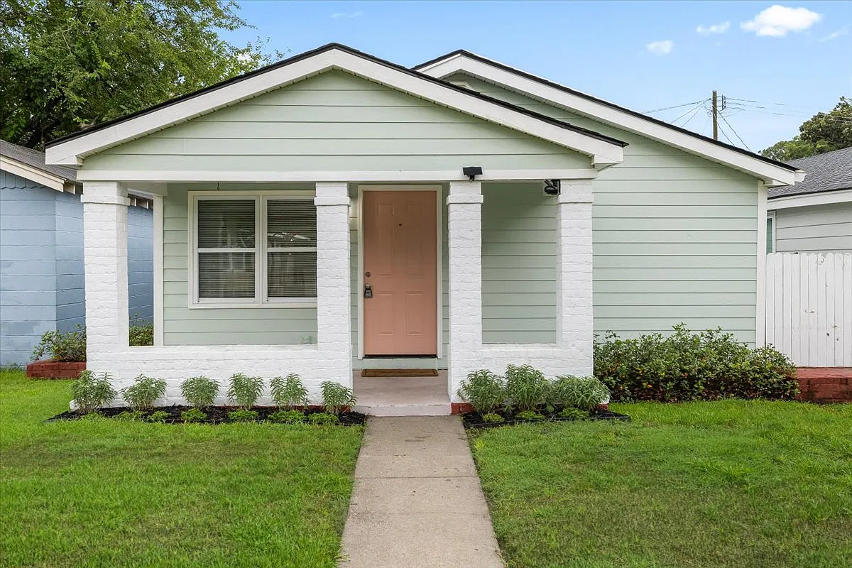 3 bed, 1231 sqft, $1,895 — Photo 2