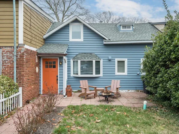 15 Jade Street, Oakdale, NY 11769