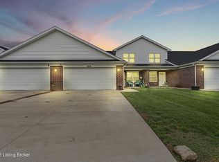 6604 Eagle Wood Dr, Louisville, KY 40272