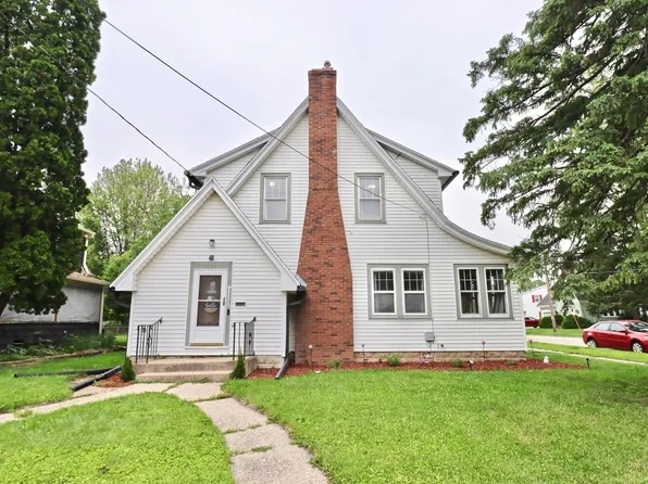 1221 Grace St, Janesville, WI 53545