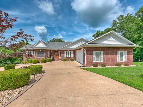 8270 Titleist Cir, Rogers, AR 72756