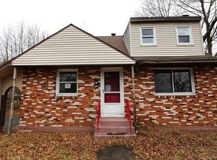 52 Farnsworth St, Hamden, CT 06517