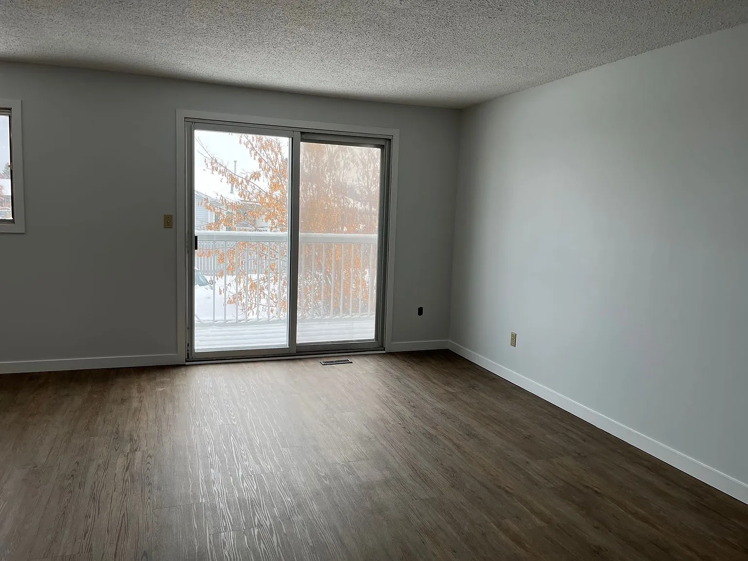 17 Cardinal Avenue Red Deer — Photo 2