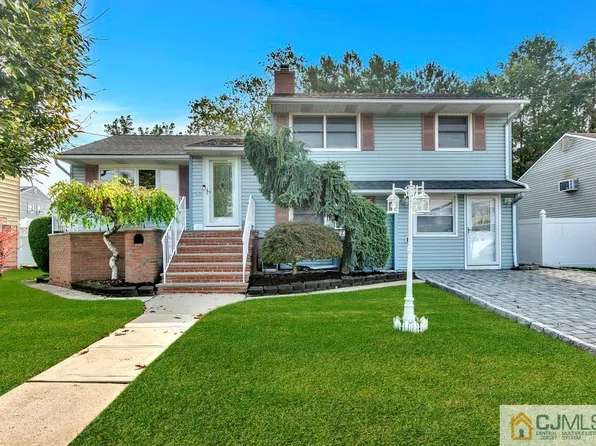 12 Kubala Ave, Carteret, NJ 07008