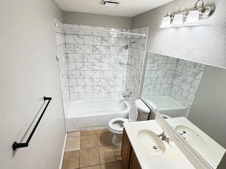 2640 Glenmore Dr — Photo 7