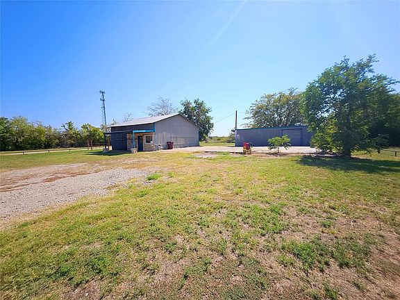 2nd image of 909 E State Highway 276