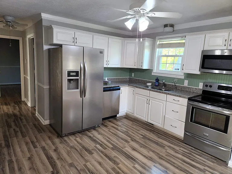 1129 S Maple St — Photo 7