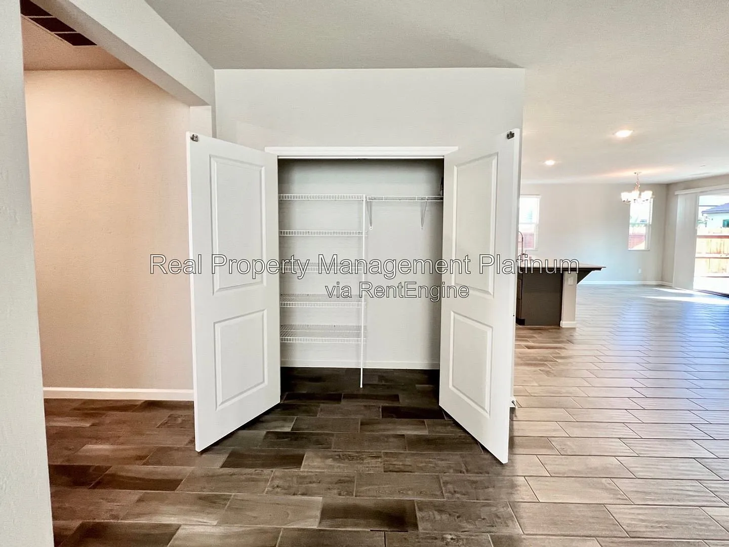 3 bed, 2.0 bath, 1870 sqft, $2,495 — Photo 4