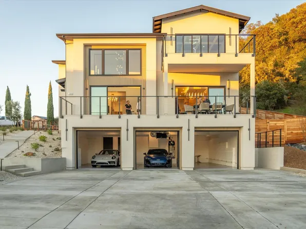 1580 Clear Ridge Drive, Healdsburg, CA 95448