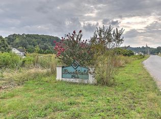 176 Hunters Run Ln, Mount Carmel, TN 37645