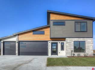 28618 Laurel Cir, Valley, NE 68064