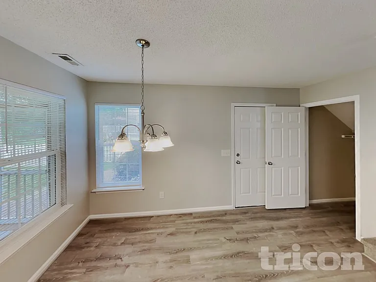4828 Lighthouse Ct — Photo 4