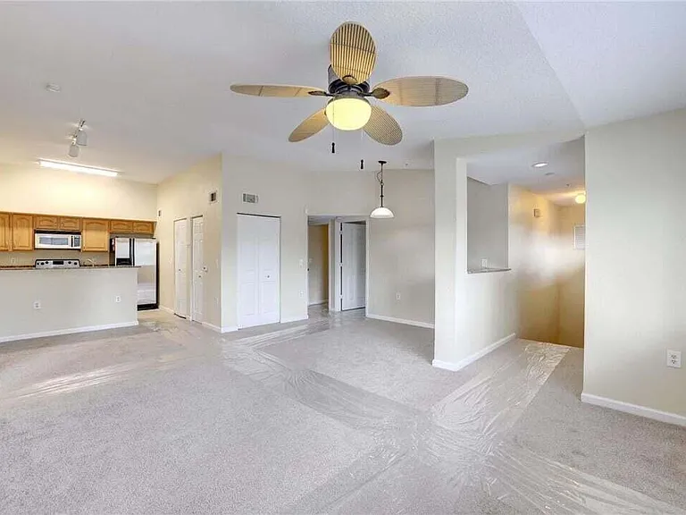 231 SW Palm Dr #207 — Photo 4