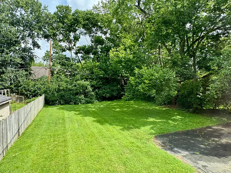 2564 Millbrook Dr — Photo 40