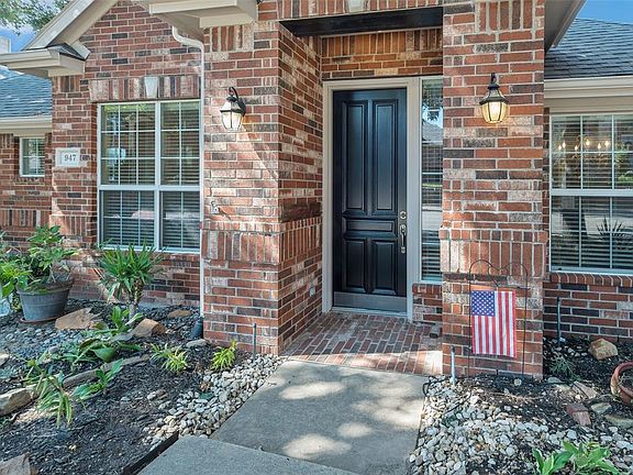 4th image of 947 Briar Oaks Dr