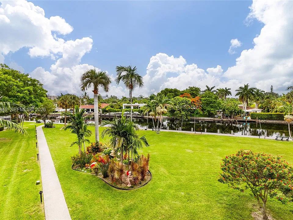 2970 NE 16th Ave #305