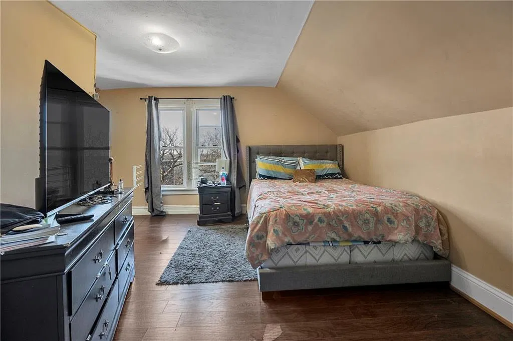 2 bed, 1040 sqft, $1,750 — Photo 4