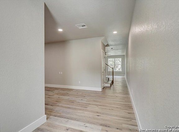 3rd image of 118 Magnolia Circle