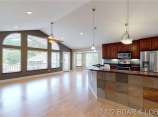 919 Winetavern Rd, Osage Beach, MO 65065