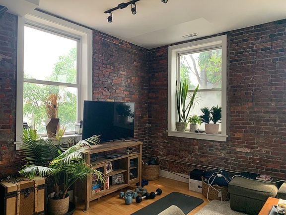 4th image of 2232 Christian St #2232E