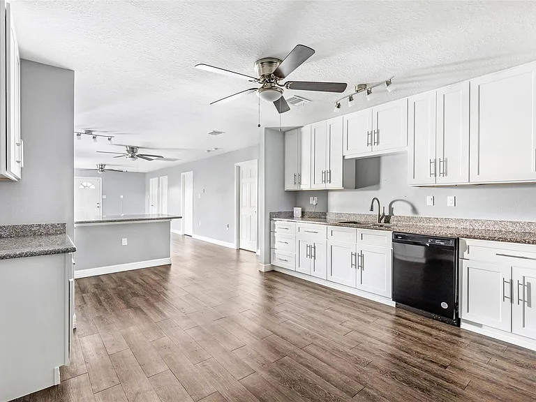 520 E Defee Ave — Photo 14