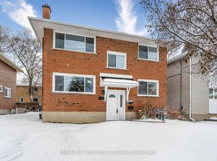 896 Pinewood Cres #1, Ottawa, ON K2B5Y4