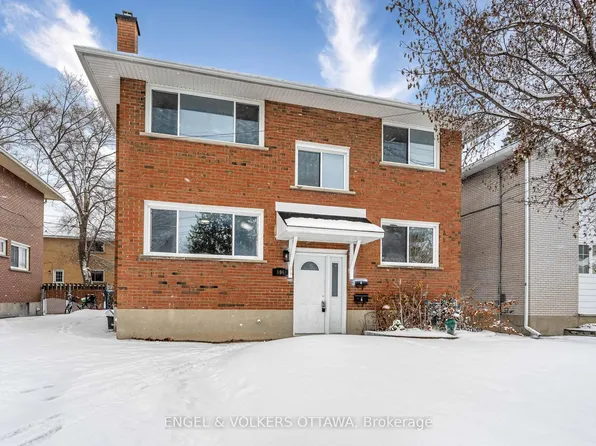 896 Pinewood Cres #1, Ottawa, ON K2B 5Y4